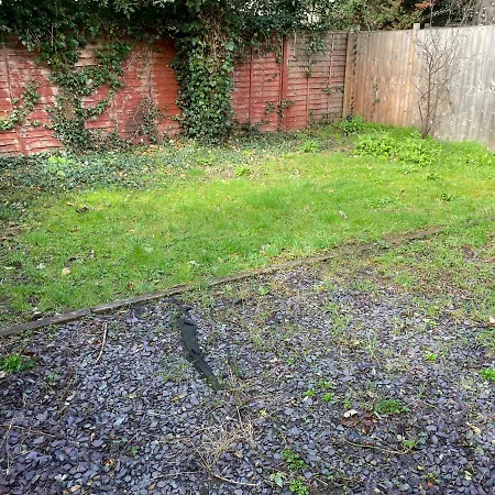 Super Convenient For Central London - Large 2 Double Bed Apartment 30 Seconds Walk To Platform Train Station And 19 Mins To London Waterloo Экстерьер фото