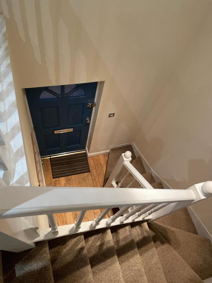 Super Convenient For - Large 2 Double Bed 30 Seconds Walk To Platform Train Station And 19 Mins To Waterloo Лондон